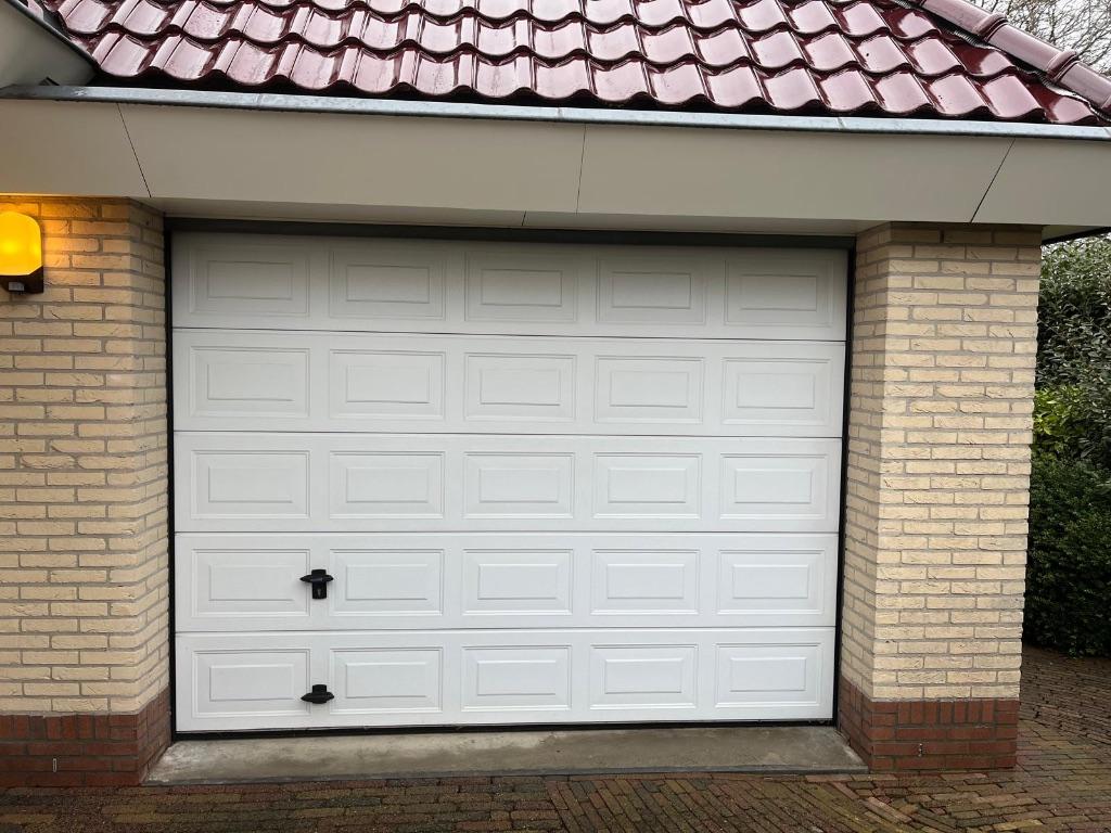 Garagedeur, Doe-het-zelf en Verbouw, Deuren en Horren, Ophalen, Kunststof, Gebruikt, Garagedeur