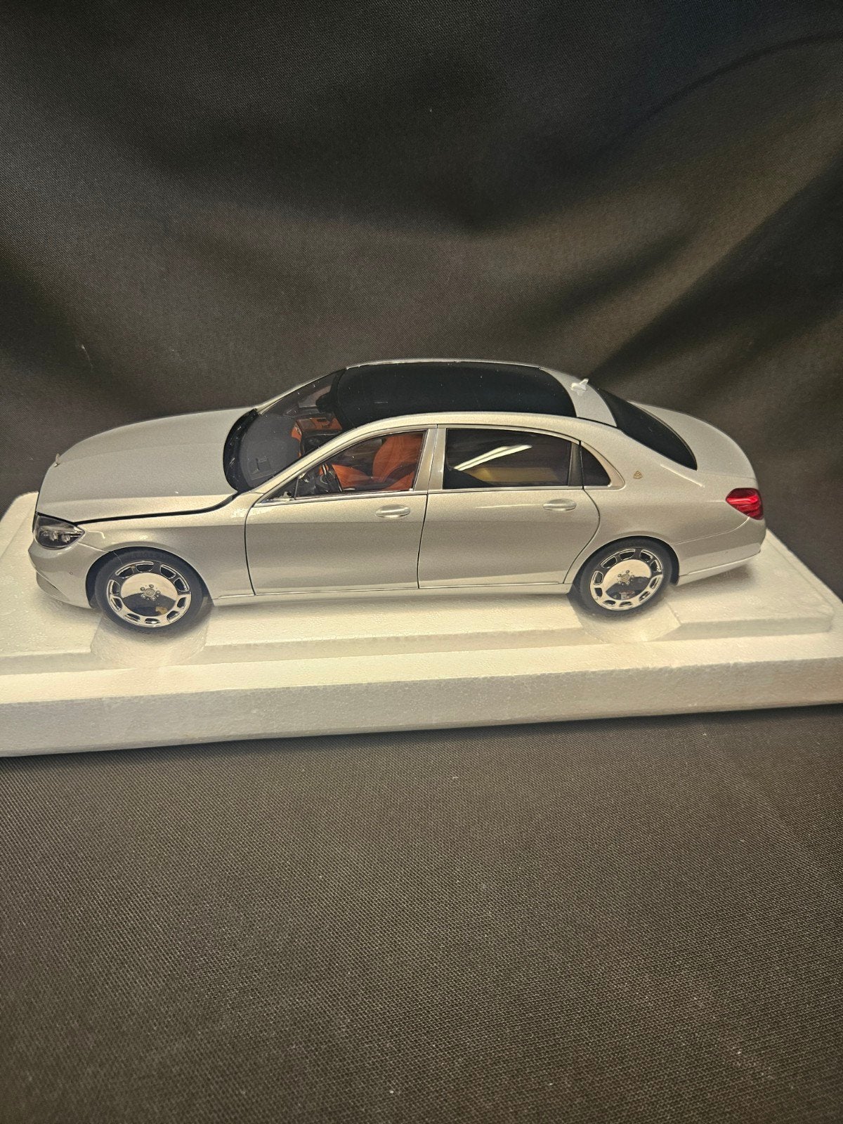 Autoart Mercedes-Maybach S-Klasse (S600) Zilver 1:18, Hobby en Vrije tijd, Modelauto's | 1:18, Auto, Autoart, Ophalen of Verzenden