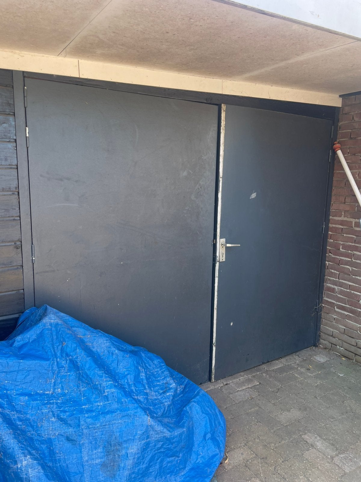 2 massieve tuindeuren / garage-/schuurdeuren, Tuin en Terras, Bergingen en Tuinkasten, Ophalen, Gebruikt, Hout, Overige typen