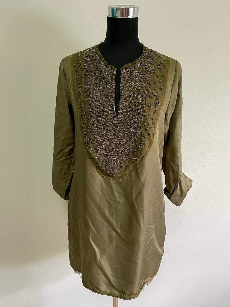 J268 - Legergroene Roberto Cavalli tuniek-blouse mt 38 (1), Kleding | Dames, Jurken, Maat 38/40 (M), Ophalen of Verzenden, Zo goed als nieuw