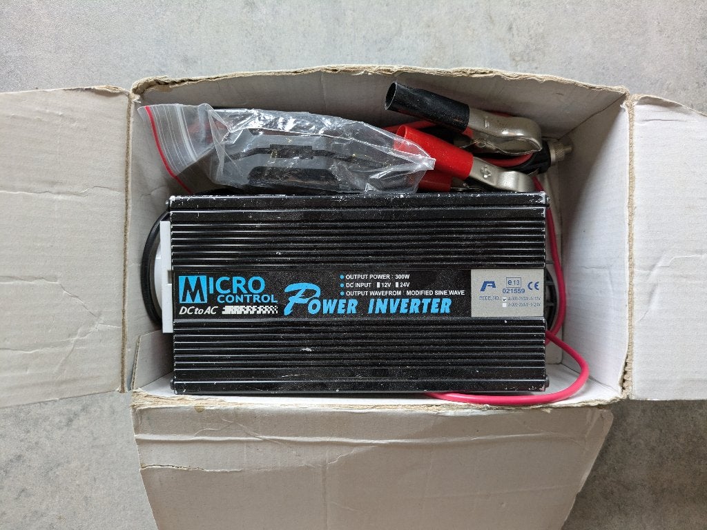 12V naar 230V spanningsomvormer / power inverter, 300 watt, Ophalen of Verzenden, Nieuw