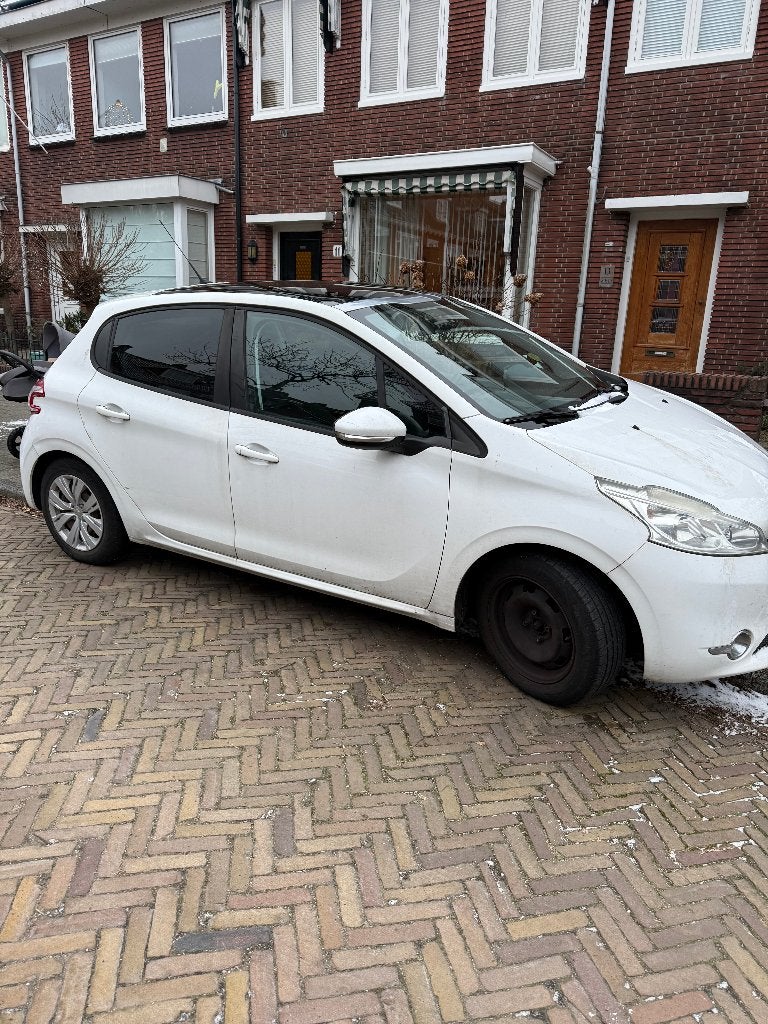 Peugeot 208 2013 - motorschade - APK t/m 07-2027, Voorwielaandrijving, 450 kg, Particulier, 3 cilinders