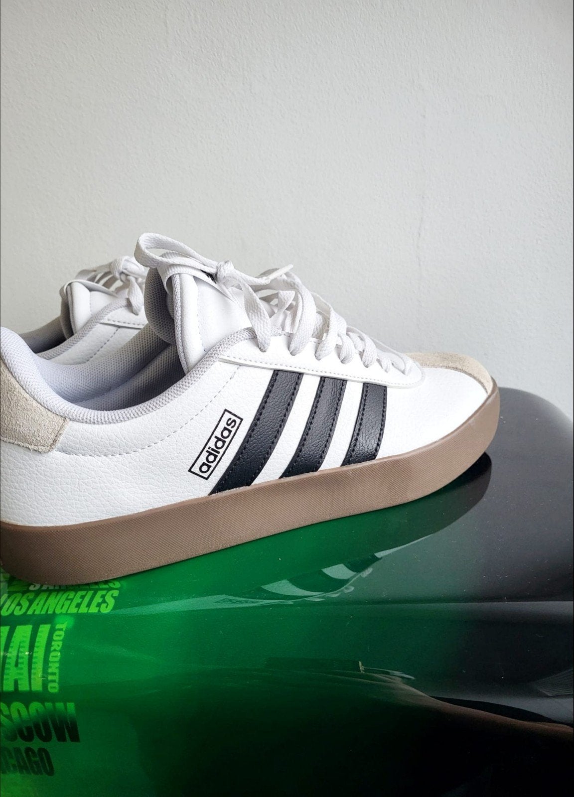 Adidas sneakers wit met zwarte strepen, Wit, Nieuw, Ophalen of Verzenden, Sneakers of Gympen