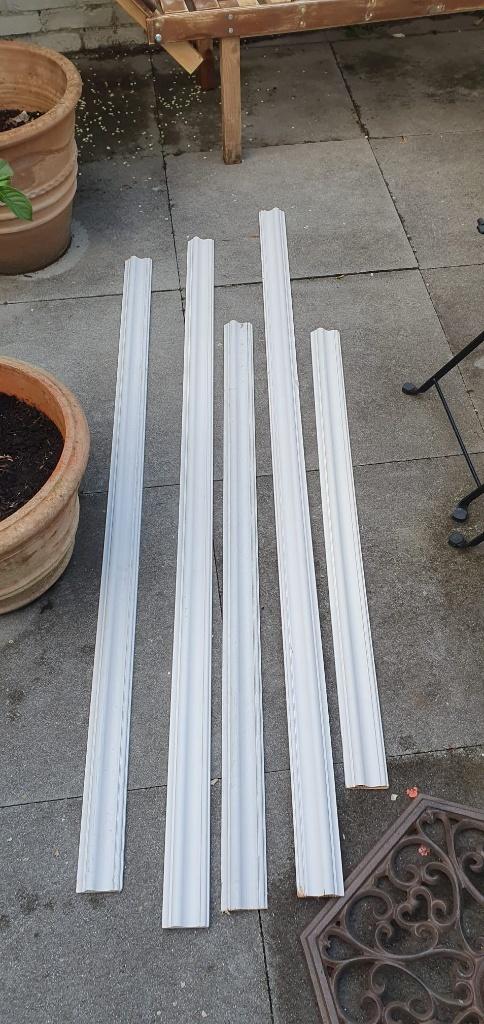 Witte houten sierlijsten voor wanddecoratie of lambrisering, Ophalen, Overige materialen, Gebruikt, 100 tot 150 cm