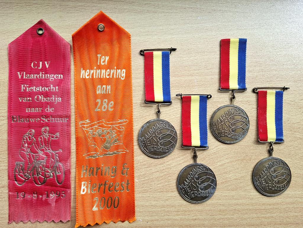 Vaantjes en medailles Vlaardingen, Verzamelen, Ophalen of Verzenden, Gebruikt