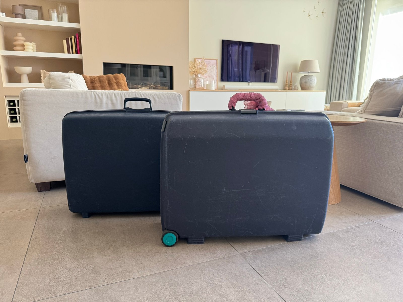 Gratis Samsonite koffers. 2 stuks, maat 70x60x25, Gebruikt, Hard kunststof, Slot, 55 cm of meer