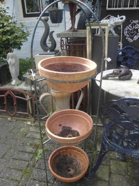 metalen etagere met 3 schalen leuk met planten, Ophalen