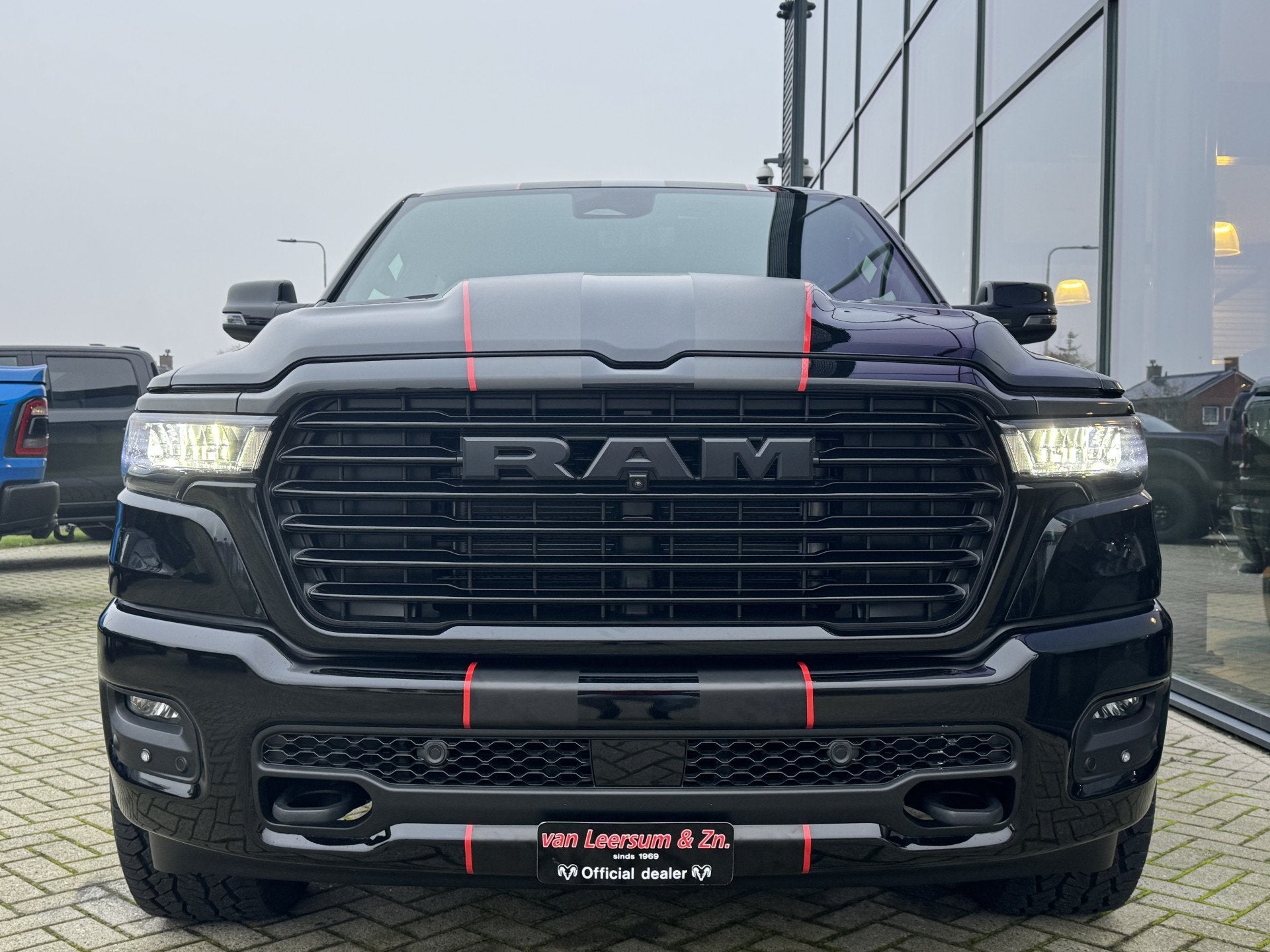 Dodge Ram 1500 Laramie Night XXL Hurricane | 3 jaar garantie, Auto's, Bestelauto's, Automaat, Dealer onderhouden, Zwart, 426 pk