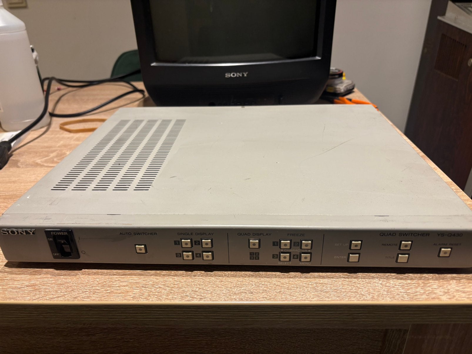 Sony YS-Q430P en VTX100ES Quad Switcher Switchbox Tuner PVM, Ophalen of Verzenden, Zo goed als nieuw