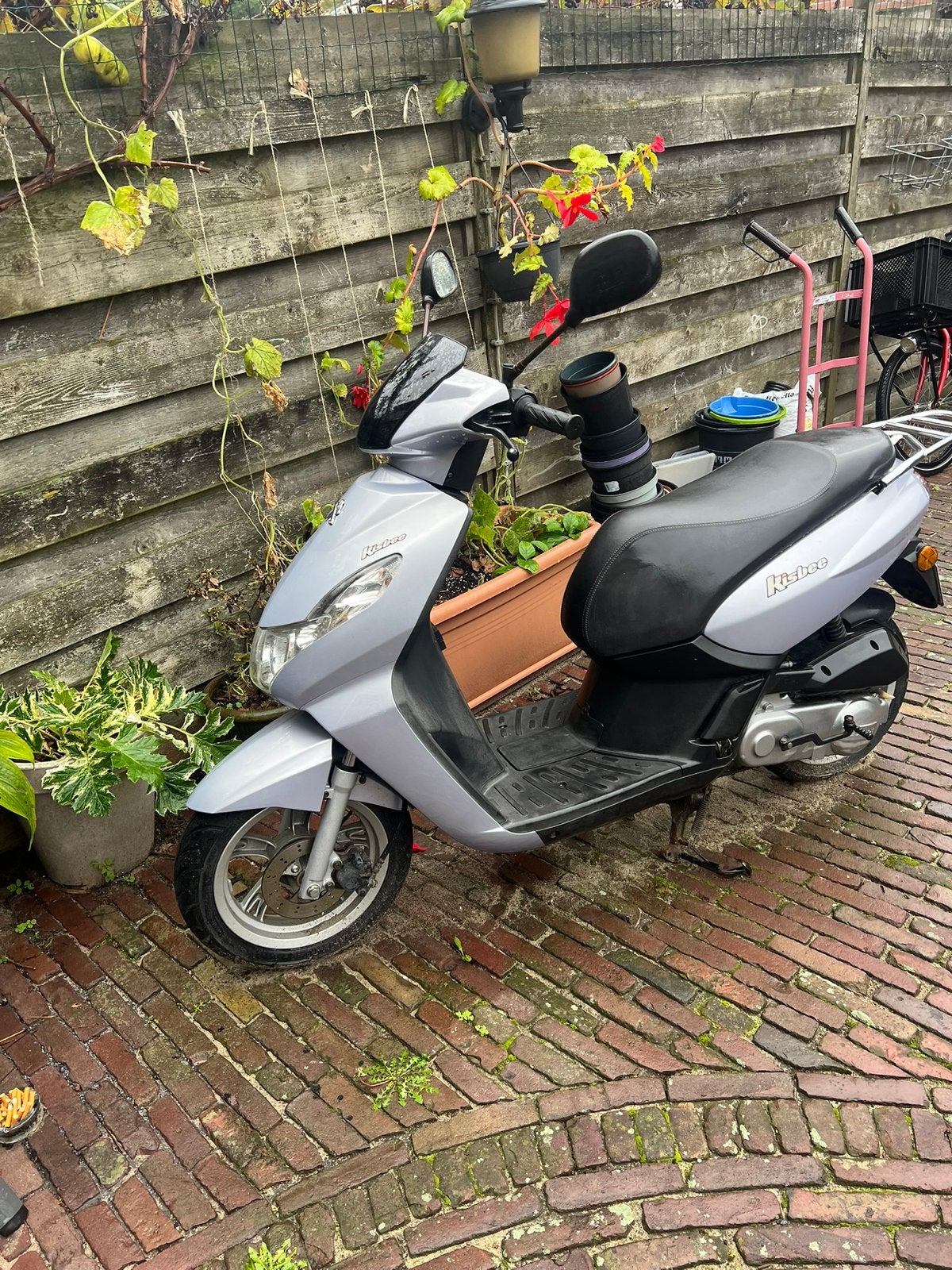 Te koop, mooie goed rijdende Kisbee, Ophalen, Zo goed als nieuw, Benzine, Peugeot