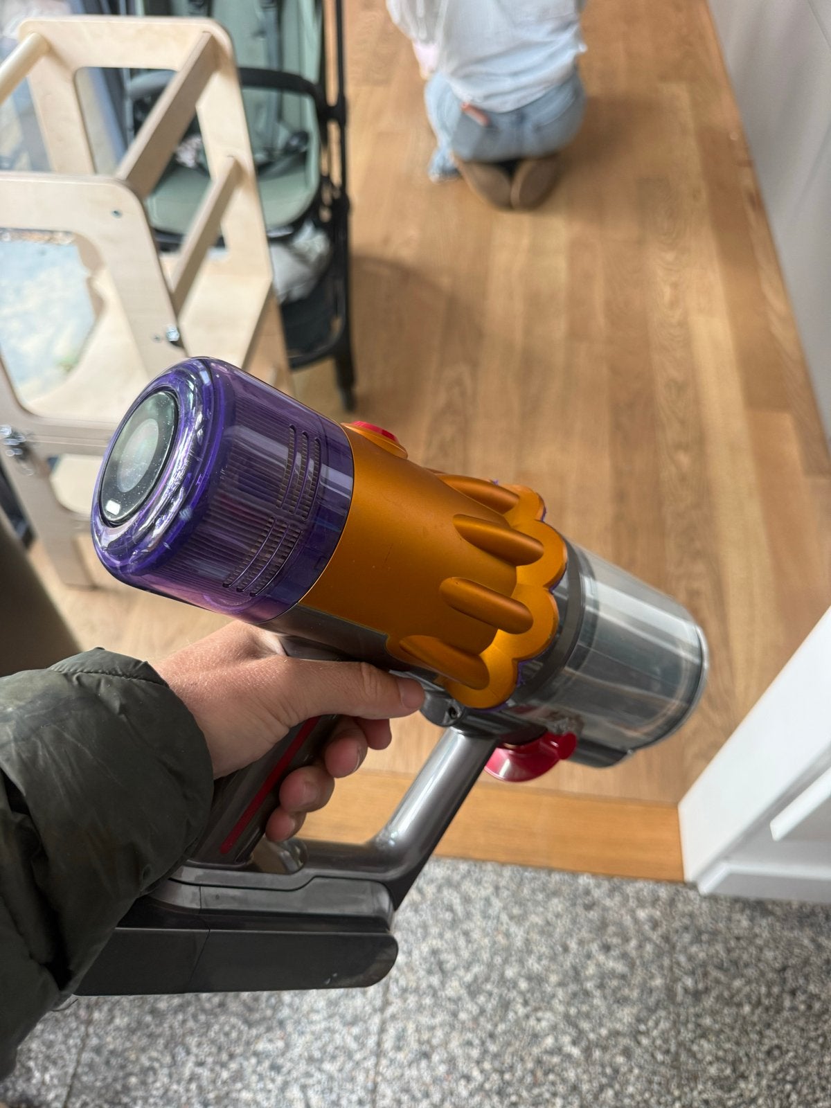 Dyson stofzuiger v16 met deuk in de stang, Witgoed en Apparatuur, Stofzuigers, Gebruikt, Draadloos, Ophalen of Verzenden, Dyson