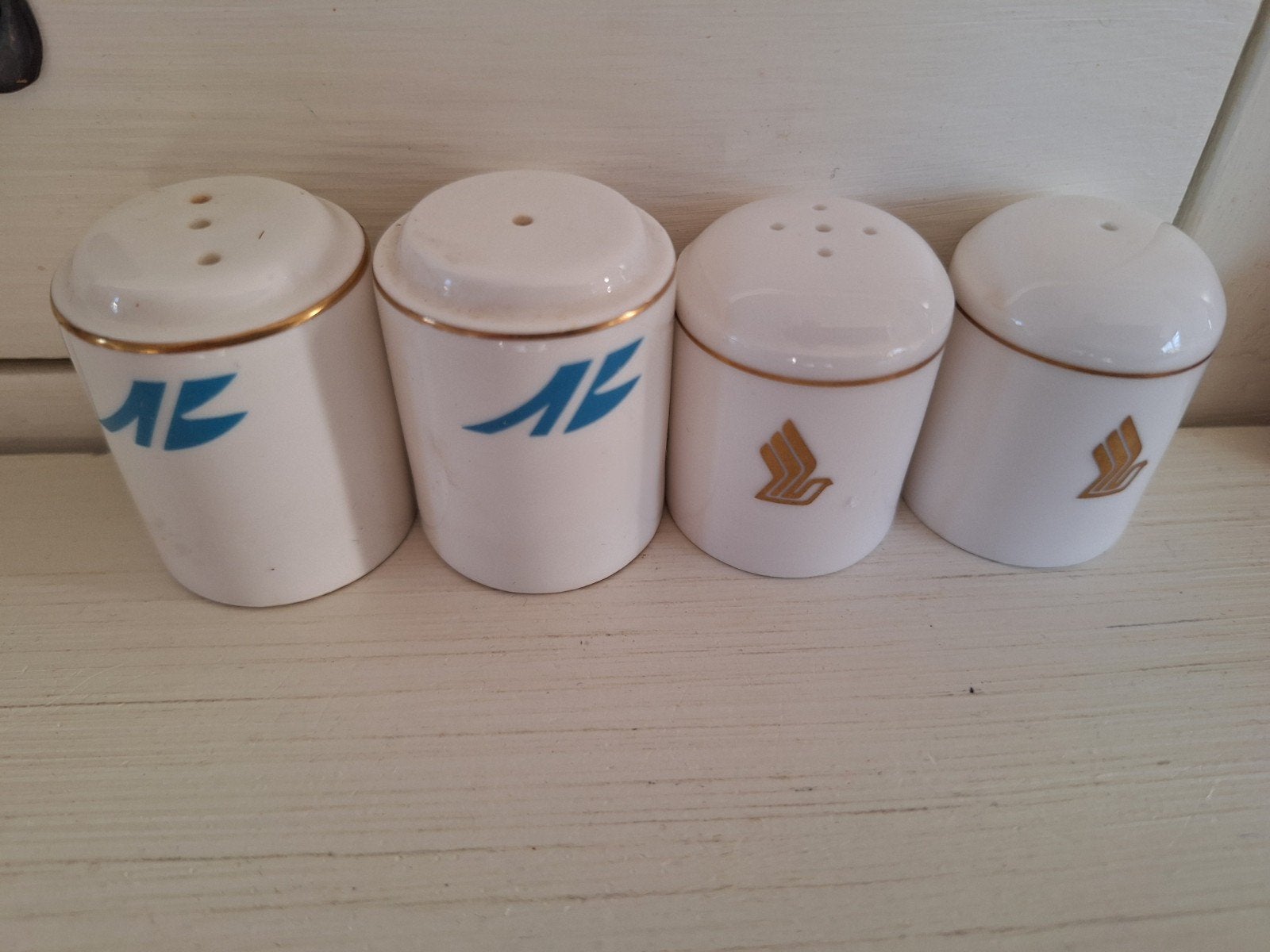 2x Peper- en Zoutstel: Wedgwood & Narumi Bone China, Klassiek, Overige typen, Ophalen of Verzenden, Zo goed als nieuw