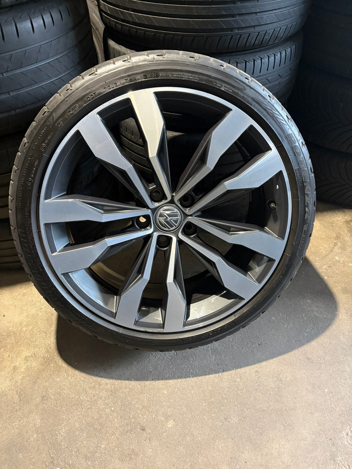 Suzuka Origineel Volkswagen T-roc Tiguan losse Velg19 5x112, Auto-onderdelen, 19 inch, Totalcarexpert@hotmail.com, Gebruikt, Banden en Velgen