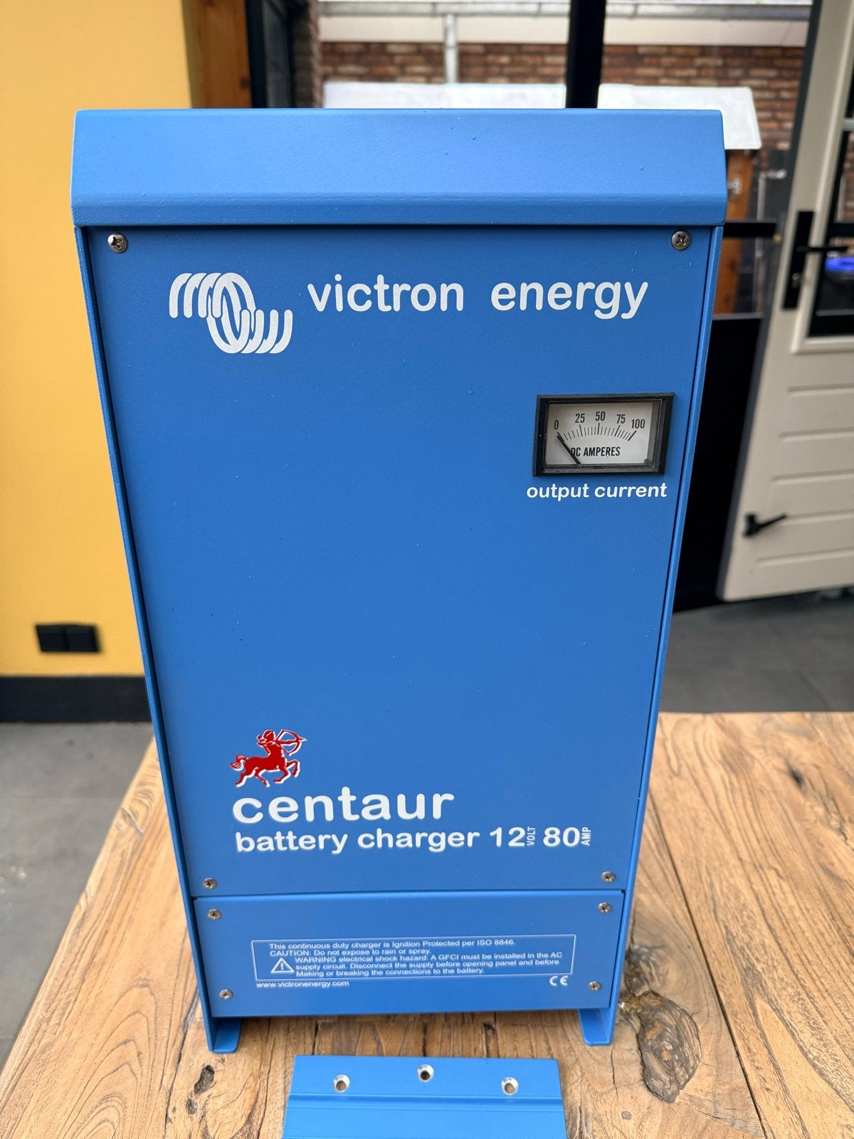 Victron Centaur Acculader 12V 80A heeft 3 uitgangen, Ophalen of Verzenden, Zo goed als nieuw, Overige typen
