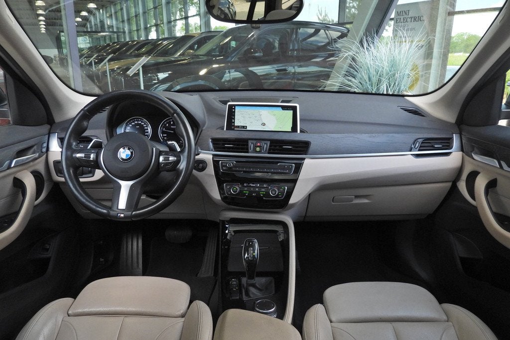 BMW X1 sDrive20i High Executive Automaat / Panoramadak / Ada, 1998 cc, Euro 6, Bedrijf, Grijs