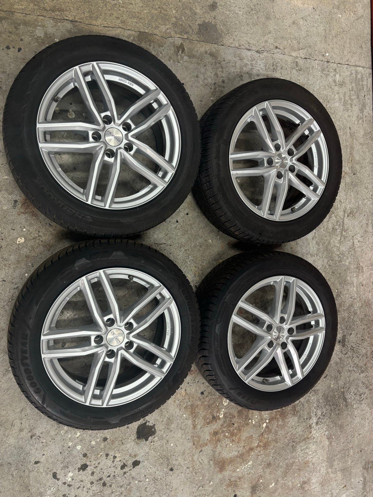 Winterwielen met215/55r17 - Dezent velgen 17”, Ophalen, Banden en Velgen, 17 inch, Winterbanden
