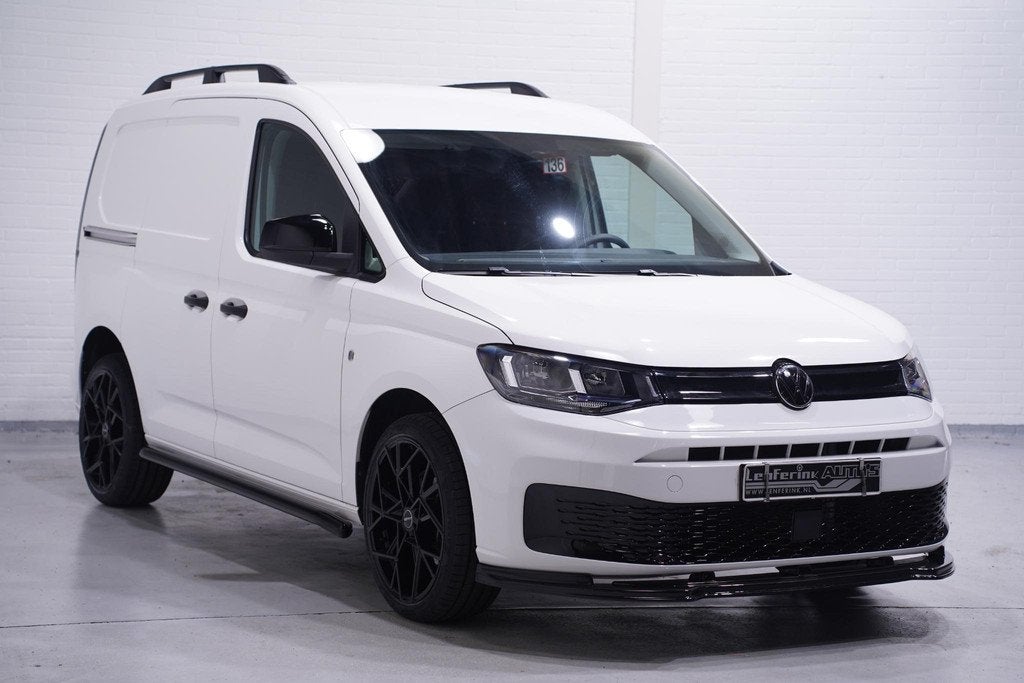 Volkswagen Caddy 1.5 TSI 115 pk BENZINE Black&White Edition, Stof, Gebruikt, 4 cilinders, Volkswagen