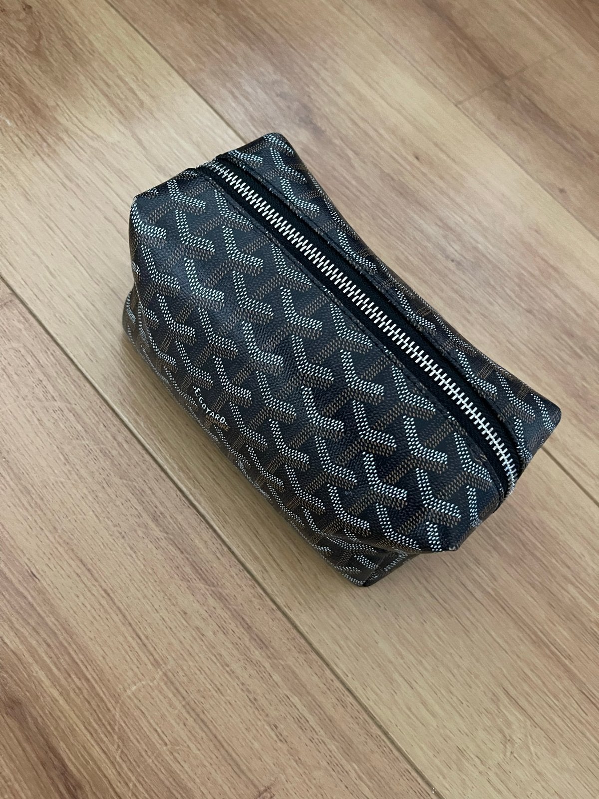 Goyard Toilettas - Zo goed als nieuw, Sieraden, Tassen en Uiterlijk, Verzenden, Zo goed als nieuw, Grijs, Heer of Dame