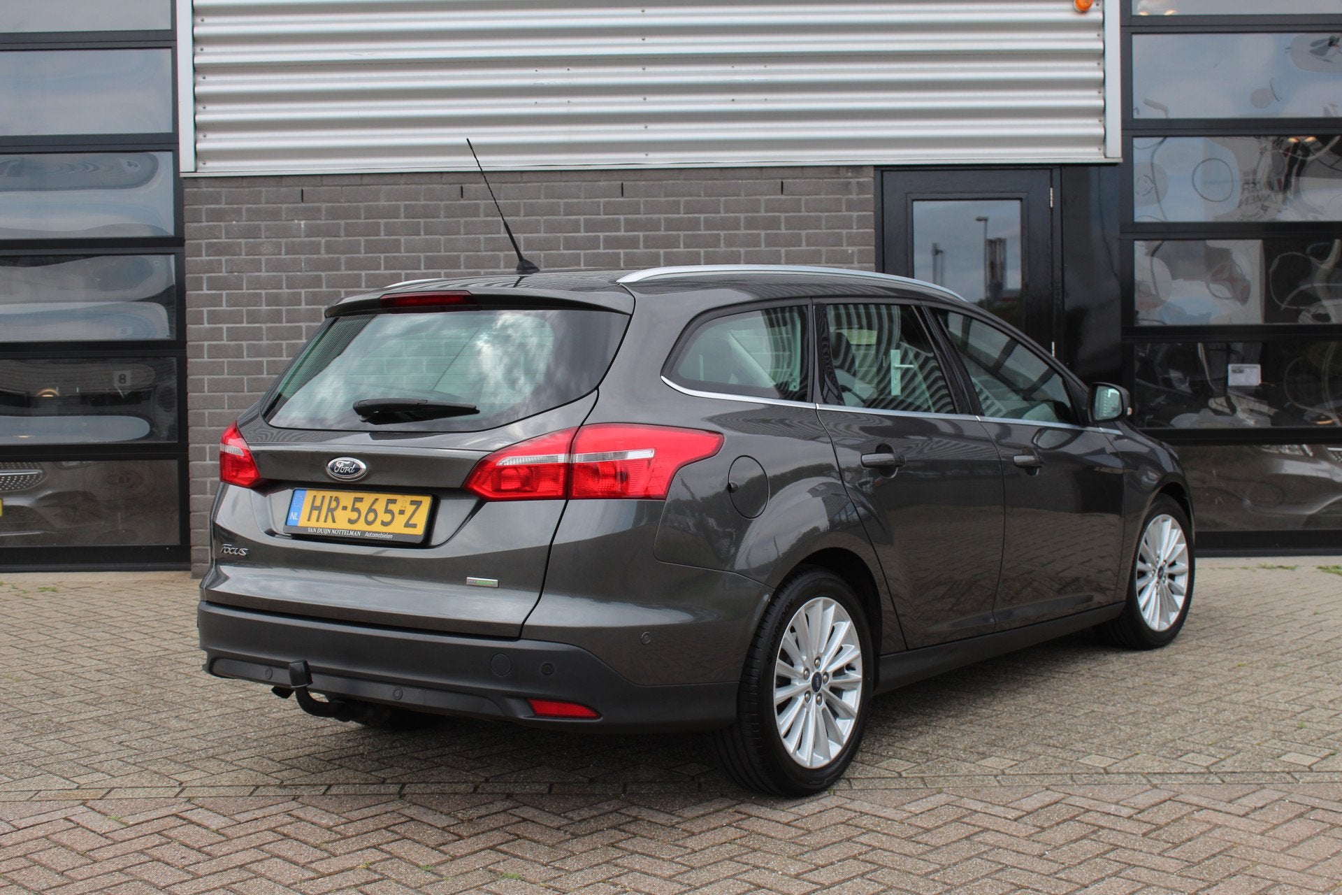 Ford FOCUS Wagon 1.0 Titanium Edition / Navigatie / Cruise /, Stof, Gebruikt, Met garantie (alle), Origineel Nederlands