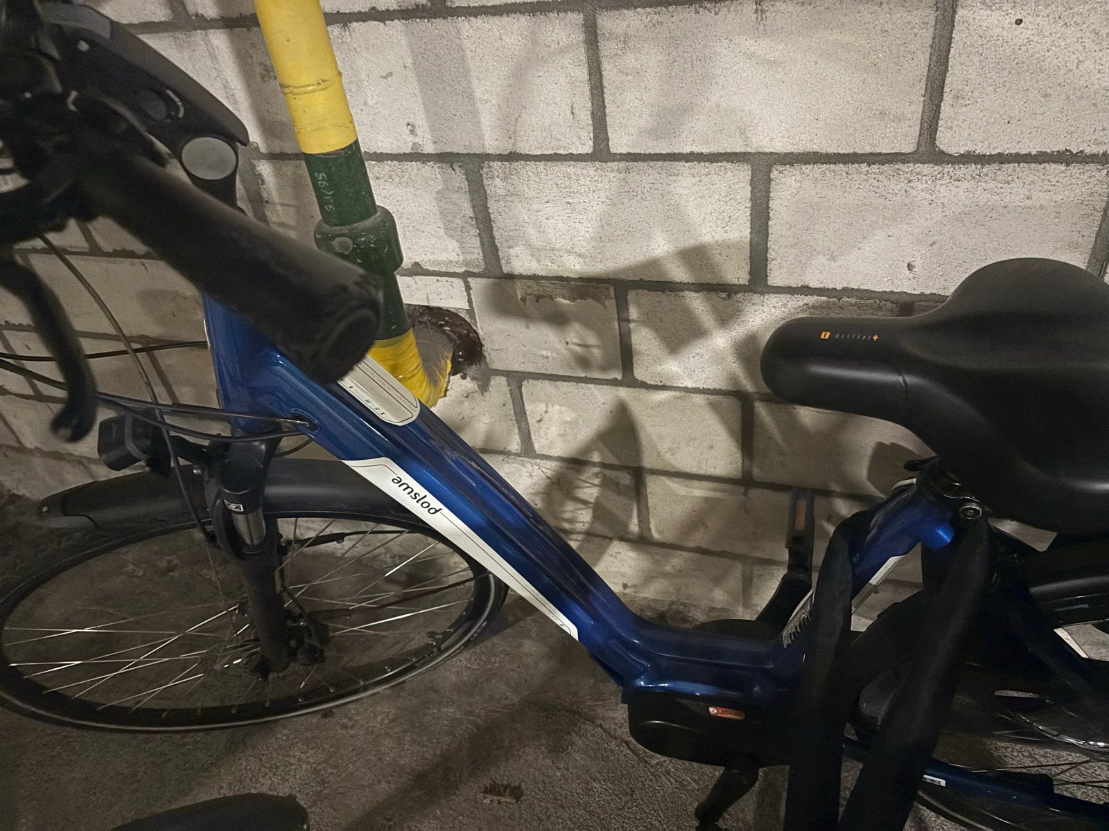 Amslod elektrische fiets - zo goed als nieuw, Zo goed als nieuw, 50 km per accu of meer, 55 tot 59 cm, Ophalen