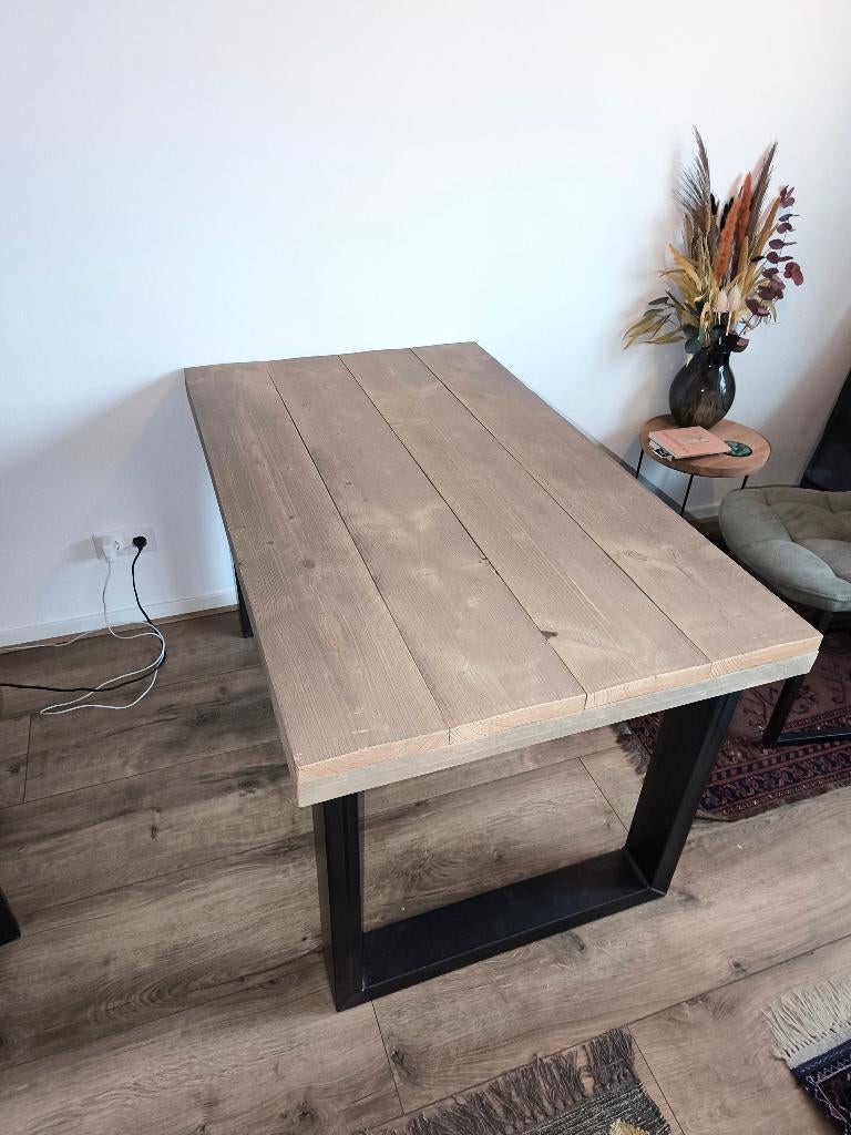 Houten industriële eettafel, lichtdonker en zwart staal, Huis en Inrichting, Tafels | Eettafels, Ophalen, 100 tot 150 cm, 50 tot 100 cm