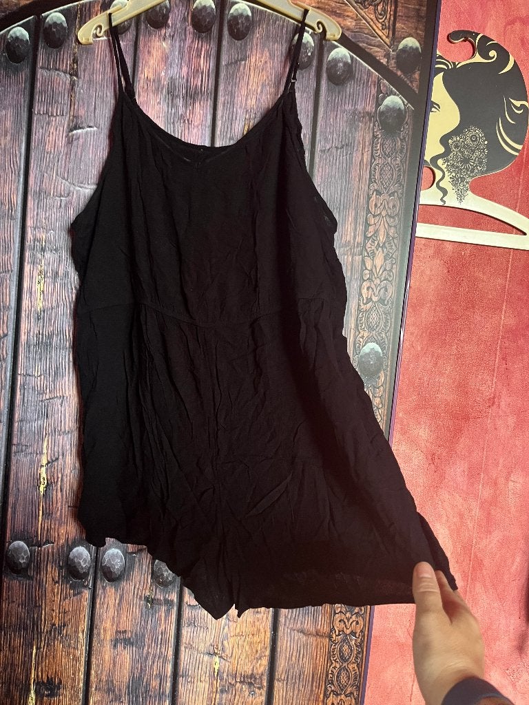 Luchtige playsuit maat 44/46 nu 11,99€, Kleding | Dames, Jumpsuits, Zwart, Maat 42/44 (L), Ophalen of Verzenden, Clockhouse