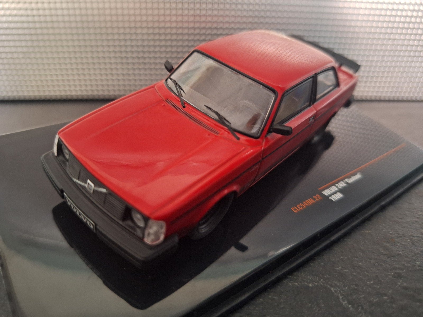 Volvo 240 Turbo Custom 1980 Schaal 1:43, Hobby en Vrije tijd, Overige merken, IXO, IXO, Nieuw
