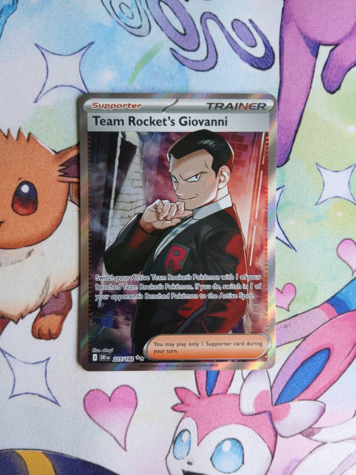 Team Rocket's Giovanni #225/182 Pokémon Destined Rivals, Ophalen of Verzenden, Nieuw, Losse kaart, Foil