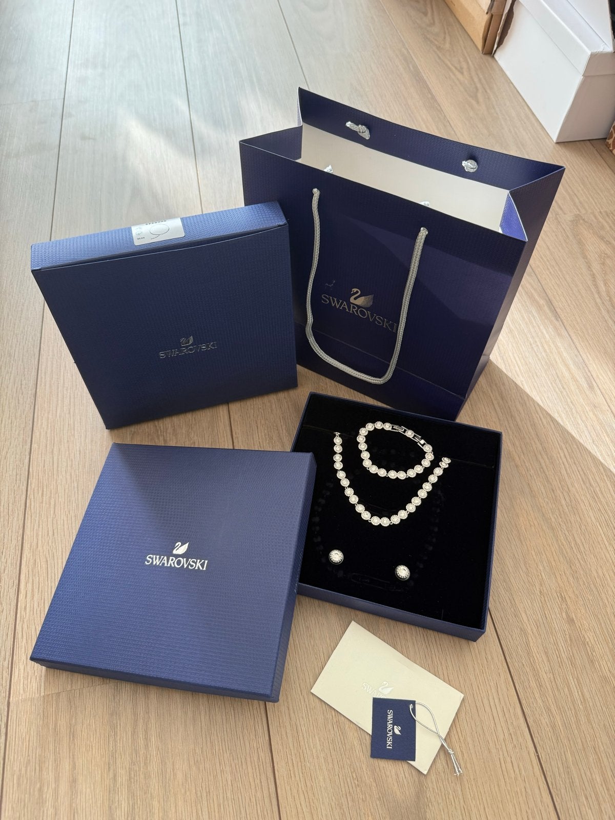 Nieuwe Swarovski sieradenset: ketting, armband, oorbellen, Ophalen of Verzenden, Nieuw, Sieraad of Horloge