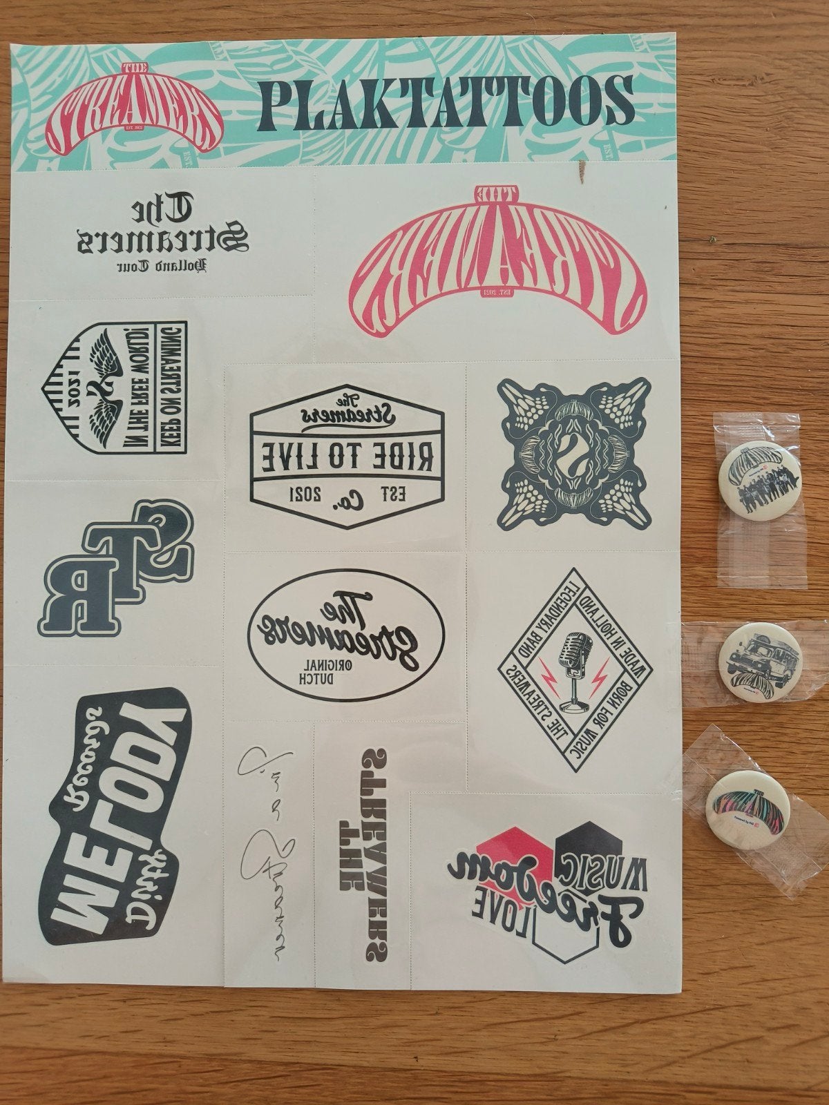 Officiële The Streamers Plaktattoo's en Buttons Set, Ophalen of Verzenden, Nieuw