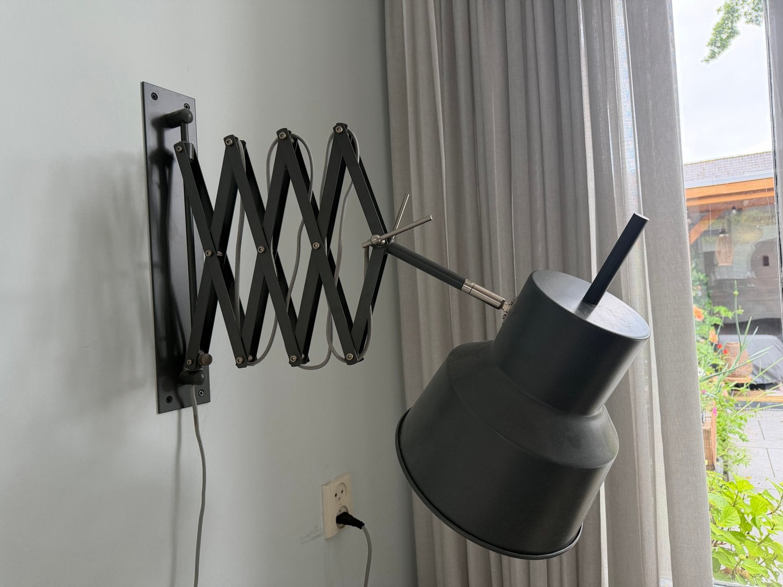 Uitschuifbare wandlamp (schaarlamp) - donkergrijs, Huis en Inrichting, Lampen | Wandlampen, Ophalen, Gebruikt, Metaal