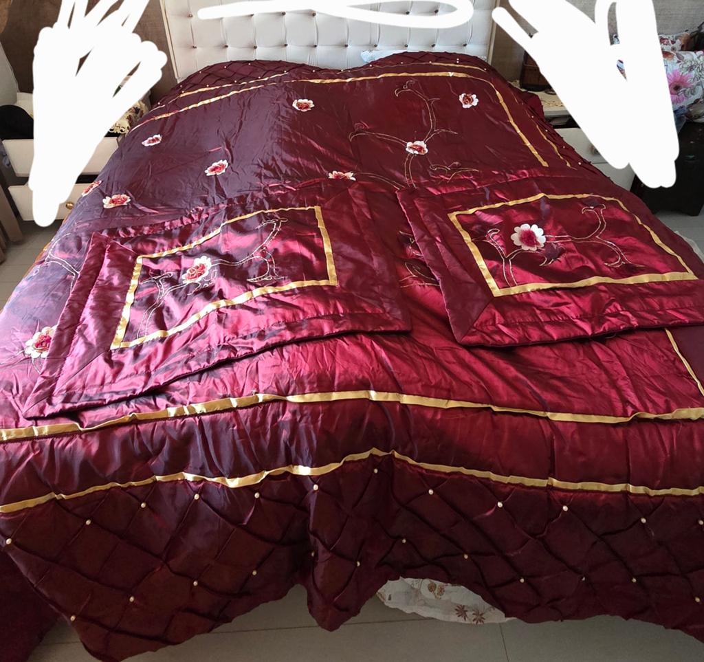 Bordeauxrood Sprei met Bloemenborduursel 240*260cm, Huis en Inrichting, Slaapkamer | Beddengoed, Dekbedovertrek, Ophalen of Verzenden