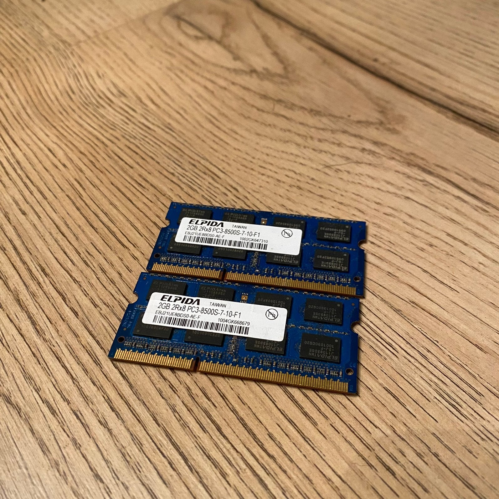 Elpida 4GB 2Rx8 DDR3 1066MHz  ( 2x 2GB ), Computers en Software, RAM geheugen, Gebruikt, 1066 MHz, DDR3, Ophalen of Verzenden