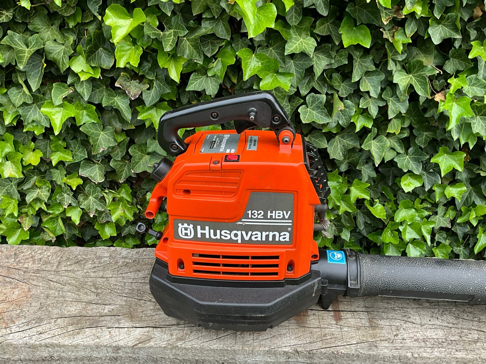 Husqvarna 132 HBV bladblazer - Loopt, maar valt uit, Tuin en Terras, Ophalen of Verzenden, Gebruikt, Benzine, Handgedragen