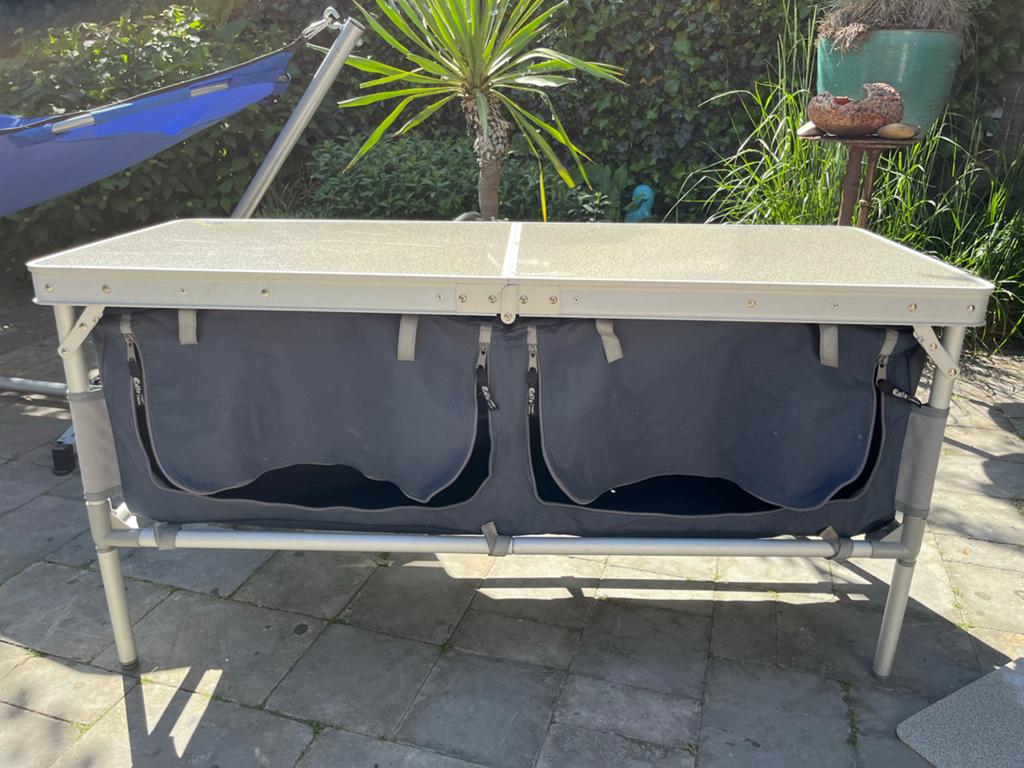 Handige DEFA CAMPINGKAST 127 x 47x 61 vm, Caravans en Kamperen, Kampeeraccessoires, Ophalen of Verzenden
