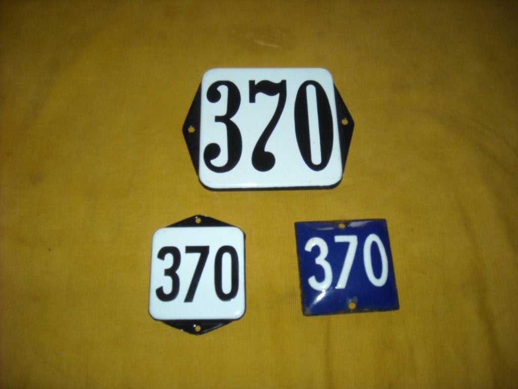 oud emaille huisnummer 370 ook 371 372 373 374 375 376 377 3, Ophalen of Verzenden