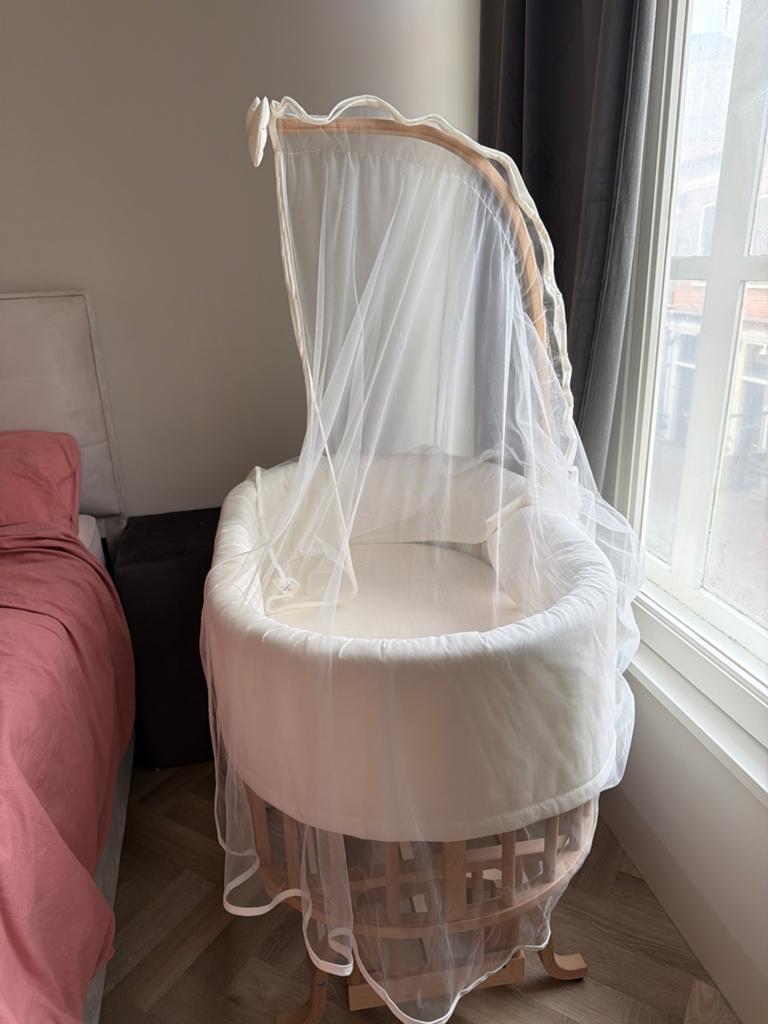 Mooie wieg met sluier, Kinderen en Baby's, Babywiegjes en Ledikanten, Ophalen, Zo goed als nieuw, Wieg