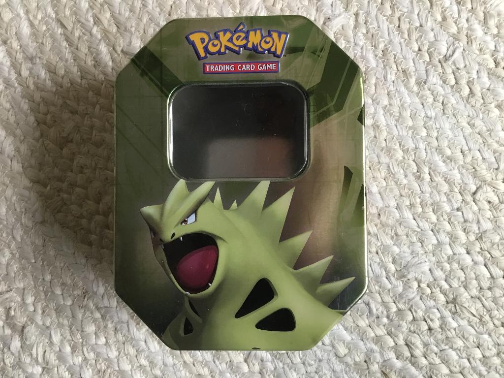 ORIGINEEL Pokemon TCG storage tin met Flygon & Latios!, Ophalen, Gebruikt, Overige typen