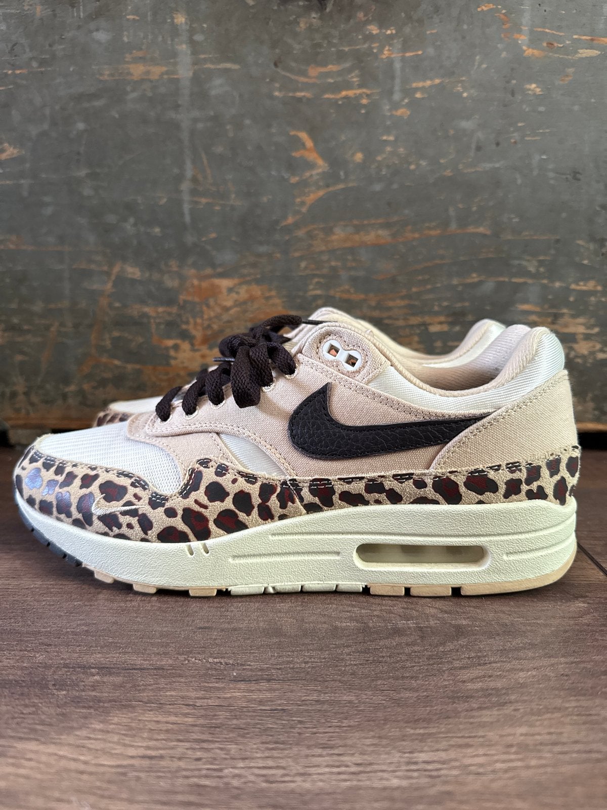 Nike Air Max 1 Leopard Print Sneakers maat 41, Kleding | Dames, Schoenen, Ophalen of Verzenden, Zo goed als nieuw, Beige, Sneakers of Gympen