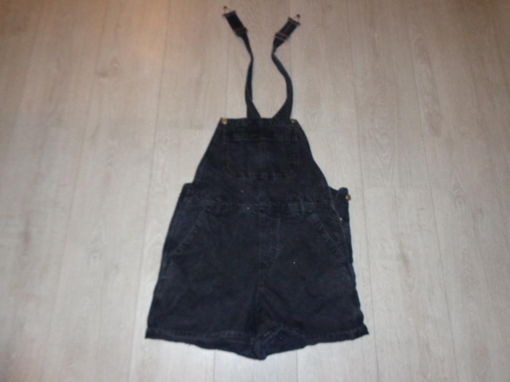 zwarte dames korte spijkertuinbroek van TOPSHOP, maat 38, Ophalen of Verzenden, Gedragen, Zwart, W30 - W32 (confectie 38/40)