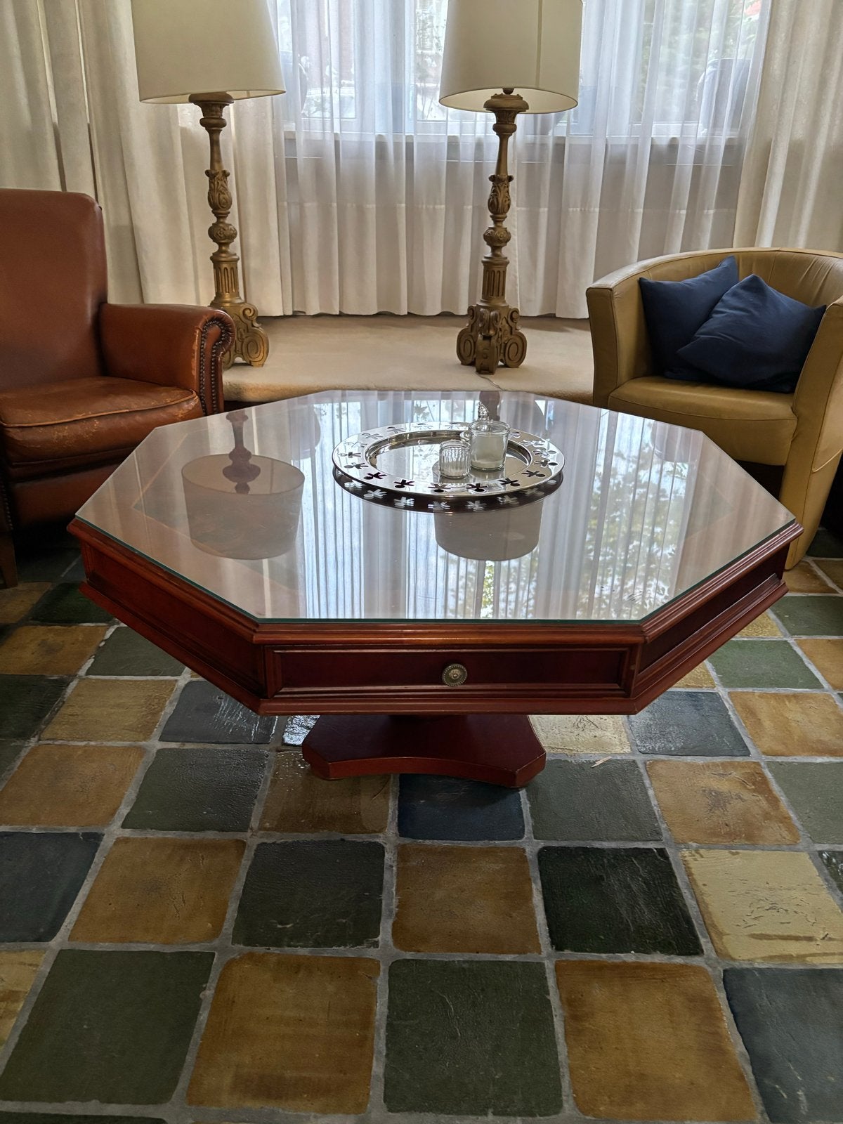 Tafel 8 hoekig 109 cm 51cm hoog, Ophalen