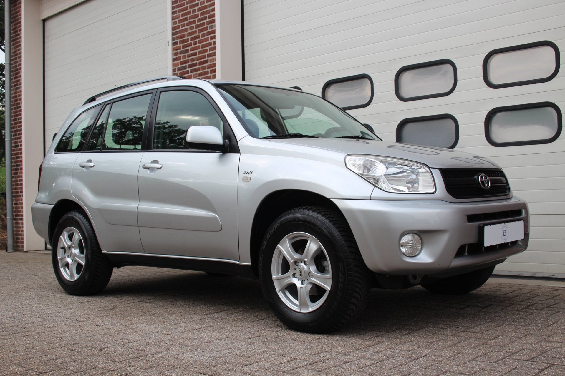 Toyota RAV4 1.8-16V VVT-i 5-Deurs * 2WD / Airco *, Auto's, Voorwielaandrijving, Gebruikt, Zwart, 4 cilinders