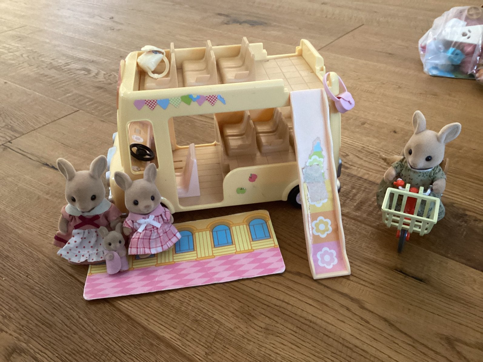 Sylvanian Families reisset bus fiets, Kinderen en Baby's, Ophalen of Verzenden, Gebruikt, Poppenhuis