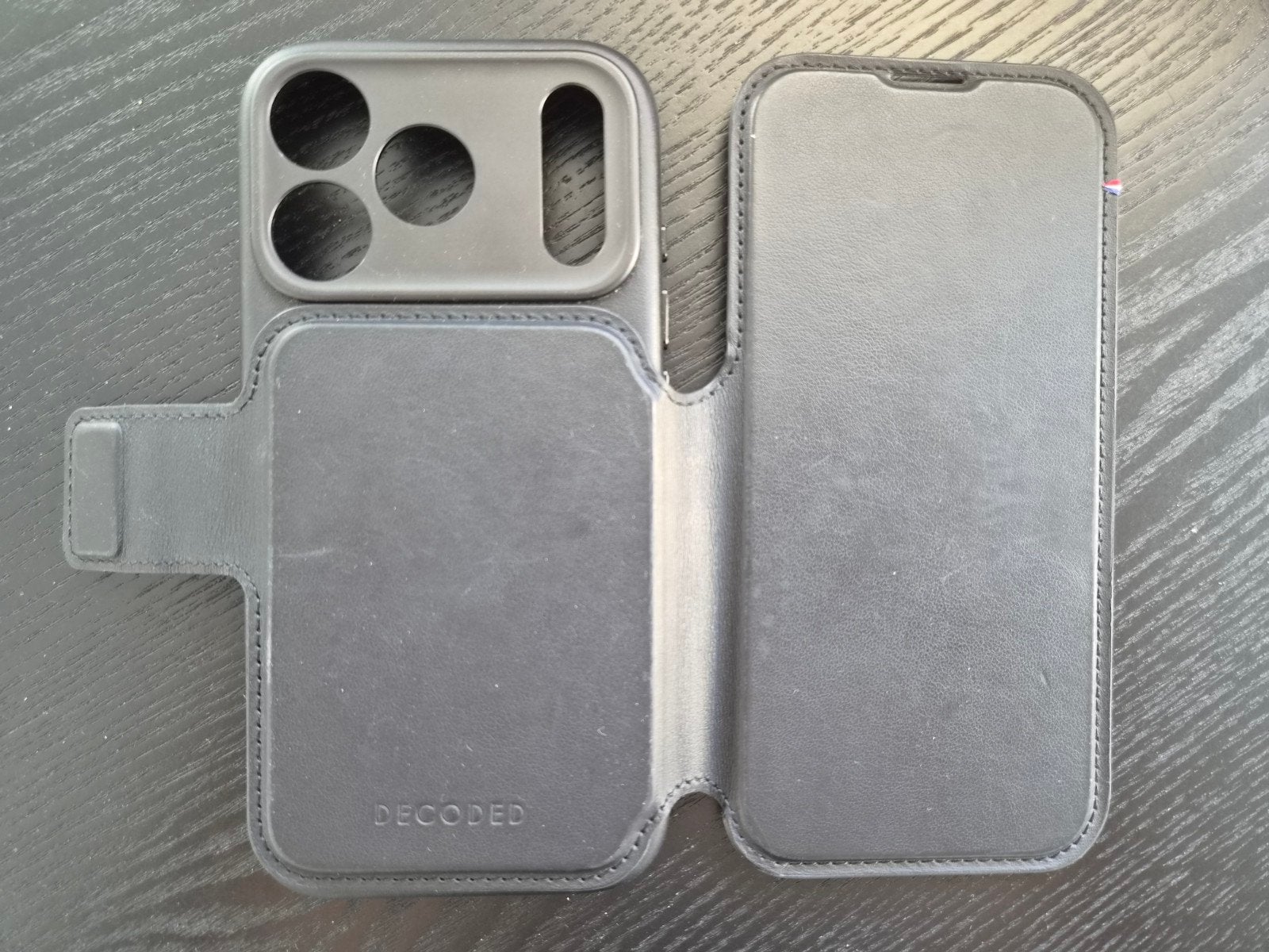 Decoded Leren Wallet Case (hoesje) voor iPhone 17 Pro, IPhone 17, Zwart, Ophalen of Verzenden, Zo goed als nieuw