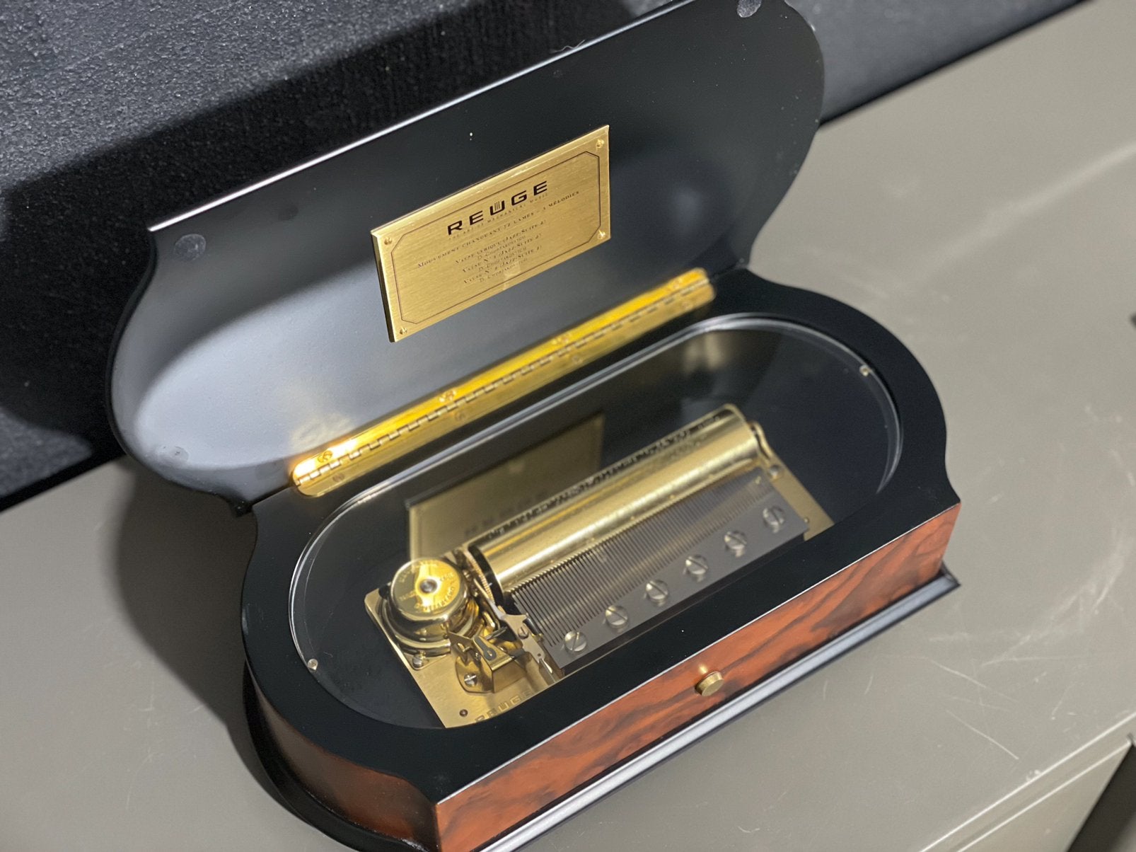 Reuge, Muziekdoos. 72 tonen, 3 melodiën. Nieuwstaat., Antiek en Kunst, Ophalen of Verzenden
