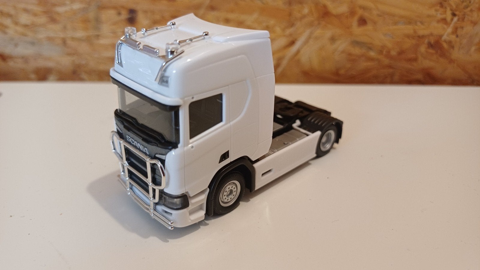 Herpa Scania CR hoog dak trekker met chrome accessoires, Hobby en Vrije tijd, Ophalen of Verzenden, Nieuw, Bus of Vrachtwagen