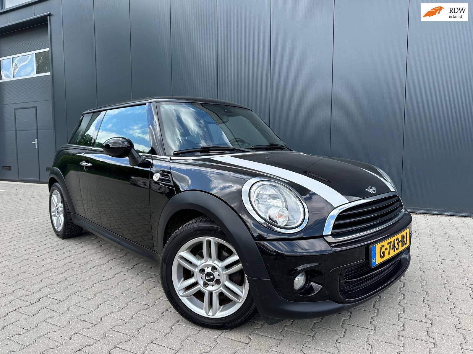 Mini Mini 1.6 ONE CHILI BJ012 ( NW-KOPPELING ) NW-APK, Voorwielaandrijving, Euro 5, Zwart, 4 cilinders
