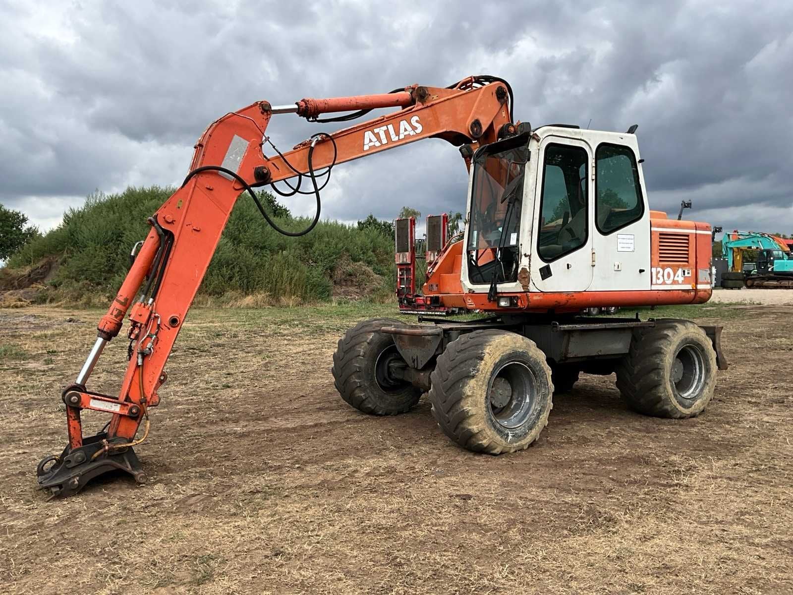 1998 Atlas 1304 Banden graafmachine, Zakelijke goederen, Machines en Bouw | Kranen en Graafmachines, Graafmachine