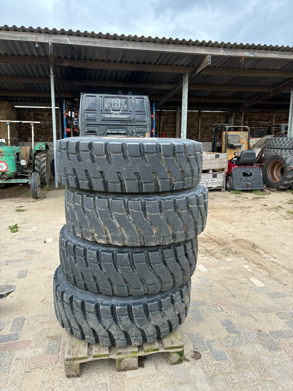Vrachtwagenbanden met velg 365/60R22.5, Gebruikt, Banden en Velgen, Overige maten, Ophalen of Verzenden