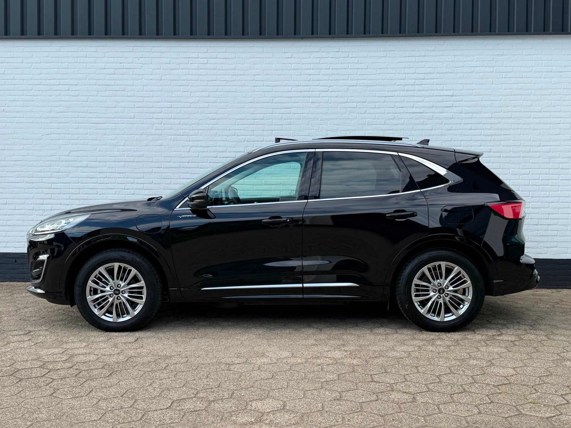 Foto 2 van Ford Kuga 2.5 PHEV Vignale PANODAK l TREKHAAK l LEDER l B&O
